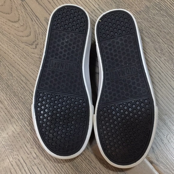 Boys Sz 2 stretch knit slip on runners sneakers N - Picture 4 of 7